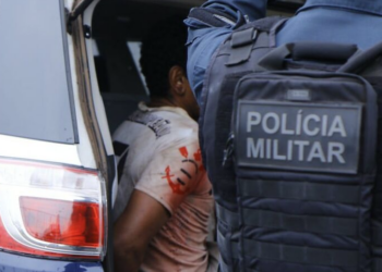 Briga de casal termina com homem esfaqueado e preso em Guia Lopes da Laguna