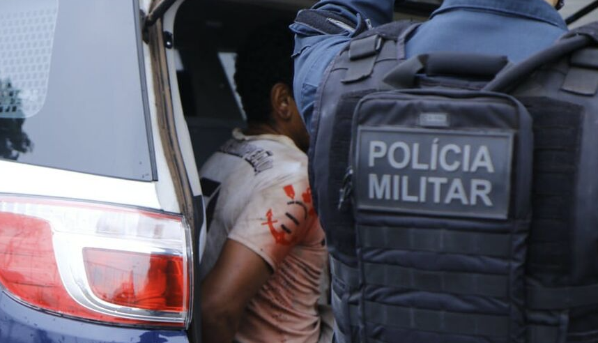 Briga de casal termina com homem esfaqueado e preso em Guia Lopes da Laguna