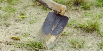 Adolescente agride pai com golpes de enxada na Aldeia Bororó, em Dourados