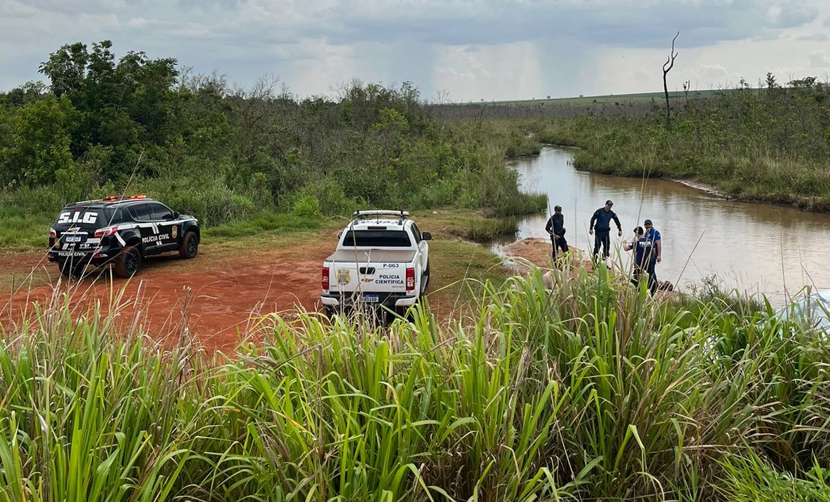 Corpo de homem é encontrado em córrego e suspeitos são presos em Nova Andradina