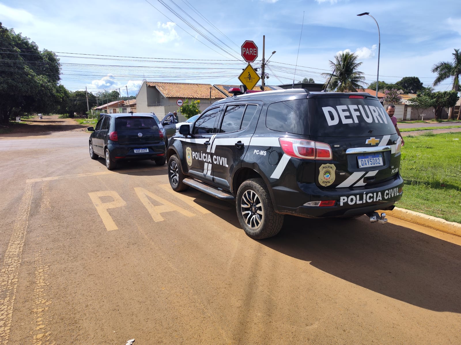 Polícia prende suspeitos e recupera veículo roubado no Nova Campo Grande