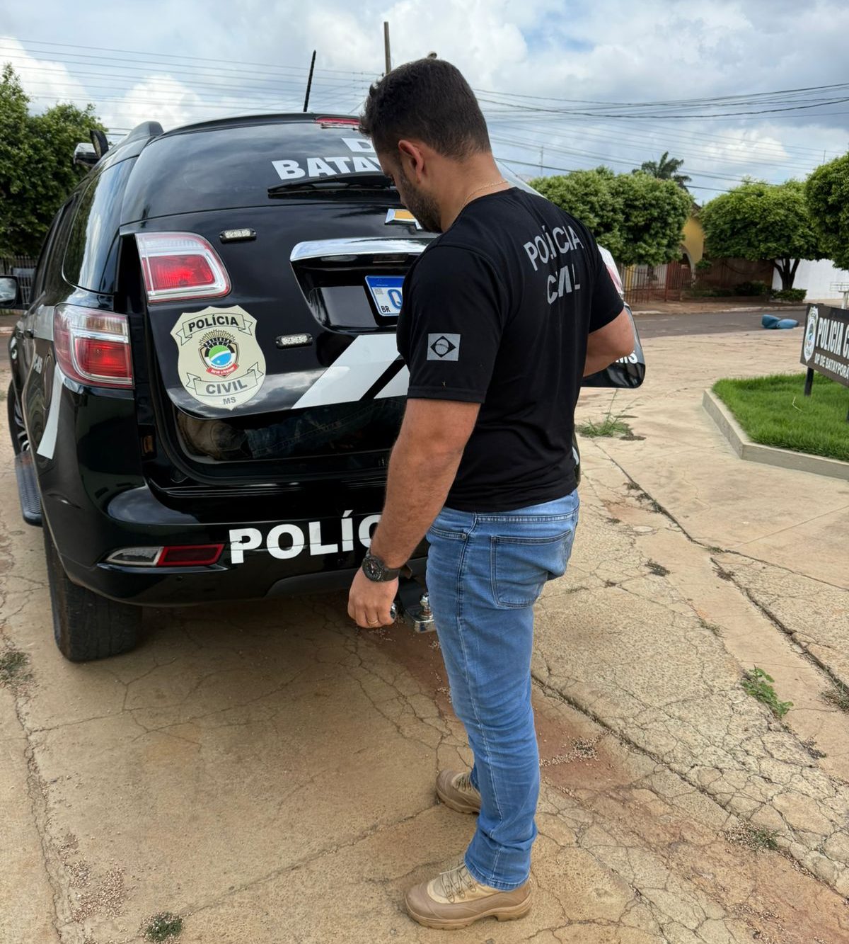 Homem é preso por atear fogo em ex-namorada em Batayporã