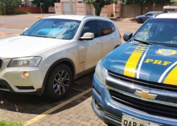 PRF recupera veículo furtado e conduz suspeitos à Polícia Civil em Bataguassu”