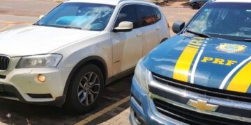 PRF recupera veículo furtado e conduz suspeitos à Polícia Civil em Bataguassu”