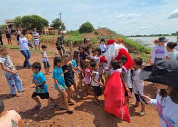 Campanha caixa encantada leva magia do Natal para crianças em MS