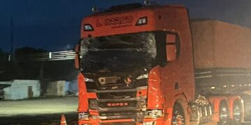 Quatro atletas que estavam em micro-ônibus com time de futsal estão em estado grave