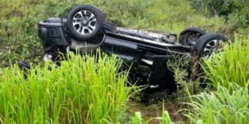 Veículo capota e é abandonado na MS-395 em Brasilândia