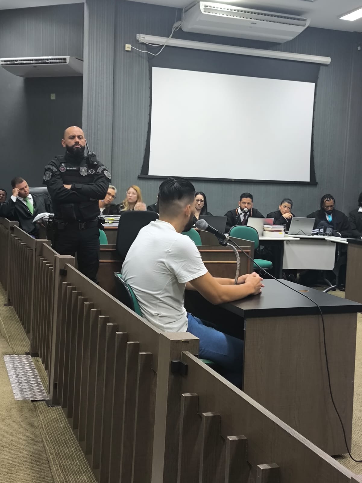 Vídeo: frio, padrasto de Sophia assume ‘correções’ mas nega acusações de estupr0 e homcídio