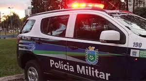 Mulher colide com viatura da Polícia Militar e tenta fugir em Campo Grande