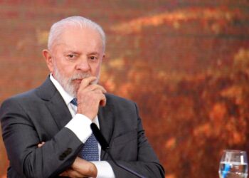 Lula deixa UTI e passa a ter cuidados semi-intensivos no hospital