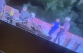Vídeo: PM é flagrado jogando homem de ponte em SP
