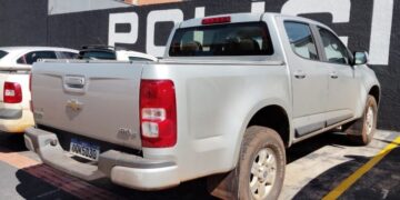 PRF recupera caminhonete roubada e prende jovem em Dourados