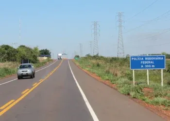 Jovem é assassinado a facadas e encontrado em carro às margens da BR-262 em MS