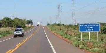 Jovem é assassinado a facadas e encontrado em carro às margens da BR-262 em MS