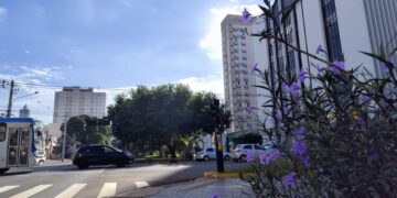 Campo Grande inicia semana com céu nublado e possibilidade de chuva