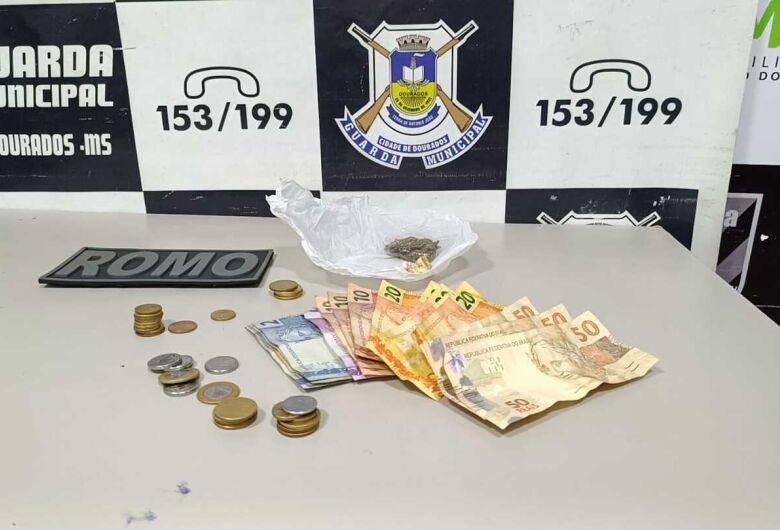 Guarda municipal de Dourados detém jovem com drogas e dinheiro no Jardim Itália