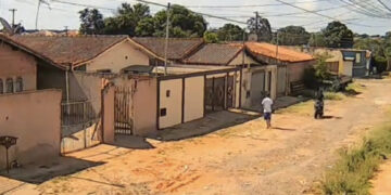 Vídeo mostra momento em que motoqueiro atira e mata jovem no Jardim Canguru