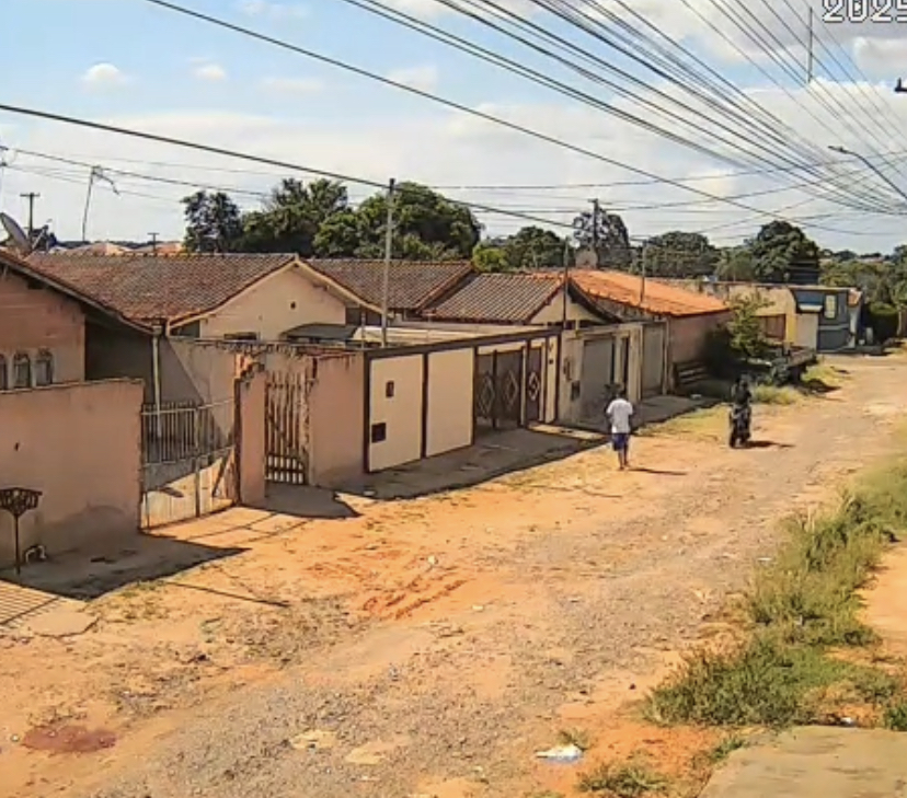 Vídeo mostra momento em que motoqueiro atira e mata jovem no Jardim Canguru