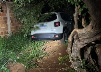 Homem rouba carro, foge da PM, troca tiro com o Choque e vira camiseta de saudade