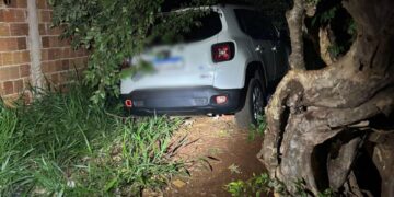 Homem rouba carro, foge da PM, troca tiro com o Choque e vira camiseta de saudade