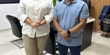 Vídeo: Adriane  visita Câmara e ao lado de Papy reforça parceria entre os poderes