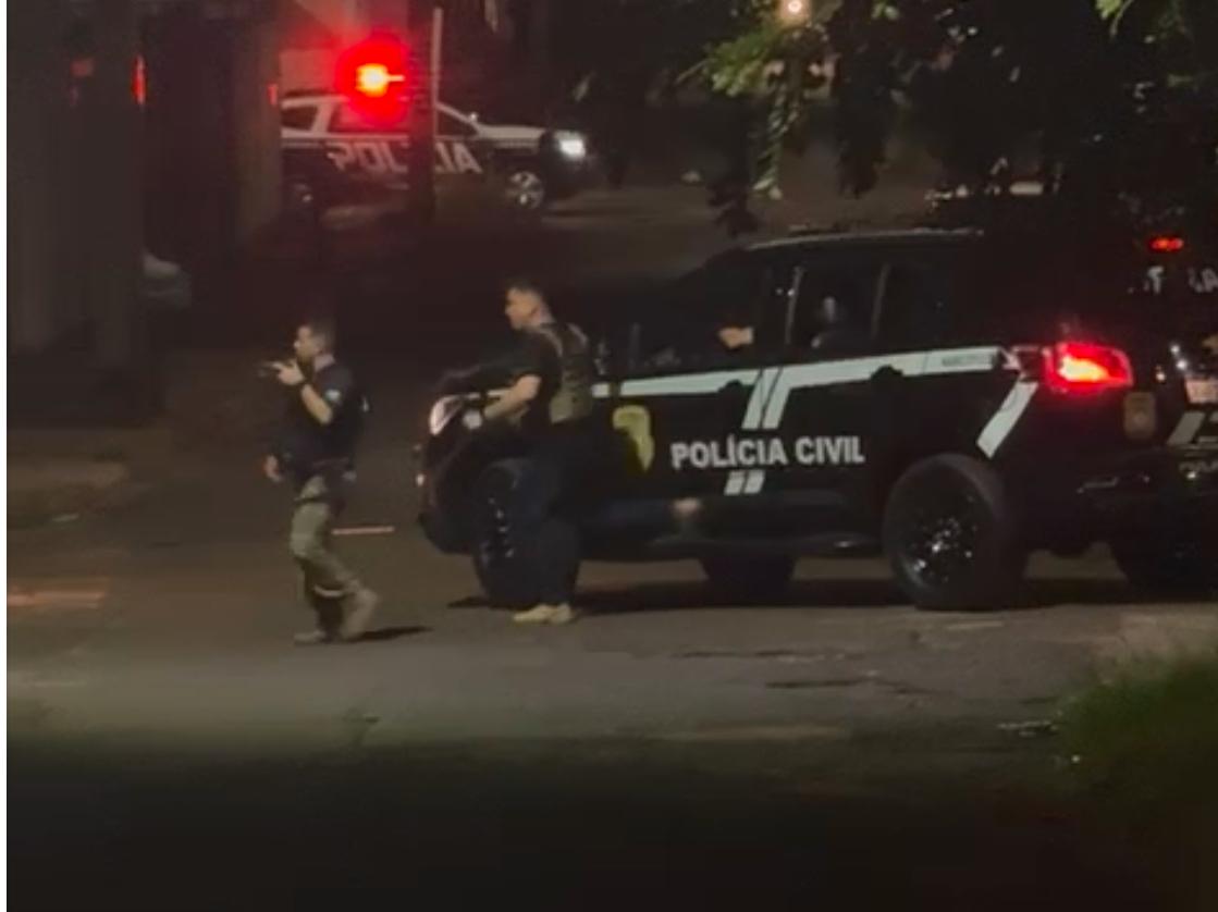 Com extensa ficha criminal, Buguinho da Nhanhá troca tiro com o Choque e sai perdendo