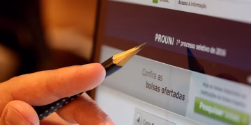 Inscrições para o Prouni 2025 começam hoje com bolsas de estudo para estudantes de baixa renda