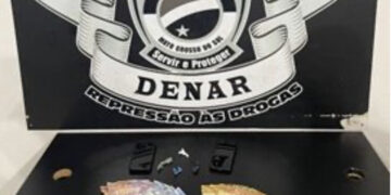 Dois são presos ao serem flagrados vendendo drogas na Vila Palmira