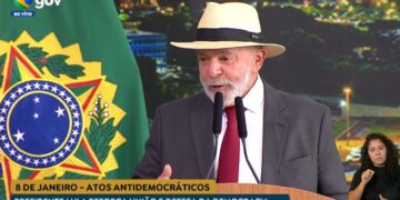Dois anos após os atos golpistas de 8 de janeiro, Lula participa de cerimônia em defesa da democracia