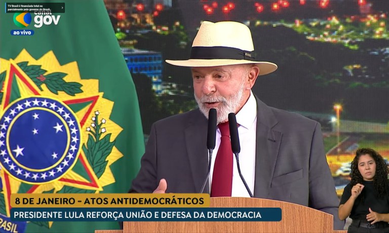 Dois anos após os atos golpistas de 8 de janeiro, Lula participa de cerimônia em defesa da democracia