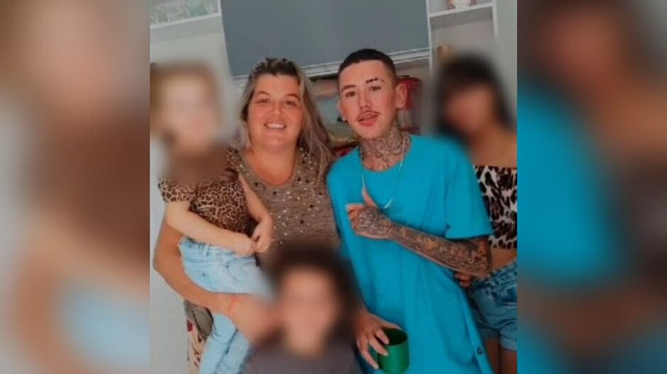 Mãe de rapaz desaparecido morre “de tristeza” após não encontrar o filho 