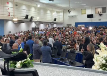 Vídeo: Novos secretários assumem cargos na Prefeitura durante solenidade na Câmara