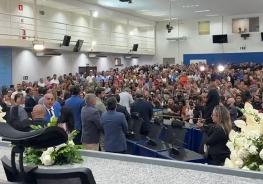 Vídeo: Novos secretários assumem cargos na Prefeitura durante solenidade na Câmara