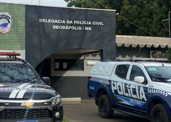 Homem é preso após tentativa de feminicídio em terminal rodoviário de Deodápolis