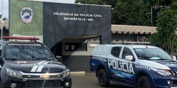 Homem é preso após tentativa de feminicídio em terminal rodoviário de Deodápolis