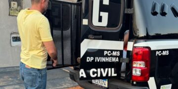 Mulher de 21 anos é presa em flagrante por extorsão em Nova Andradina