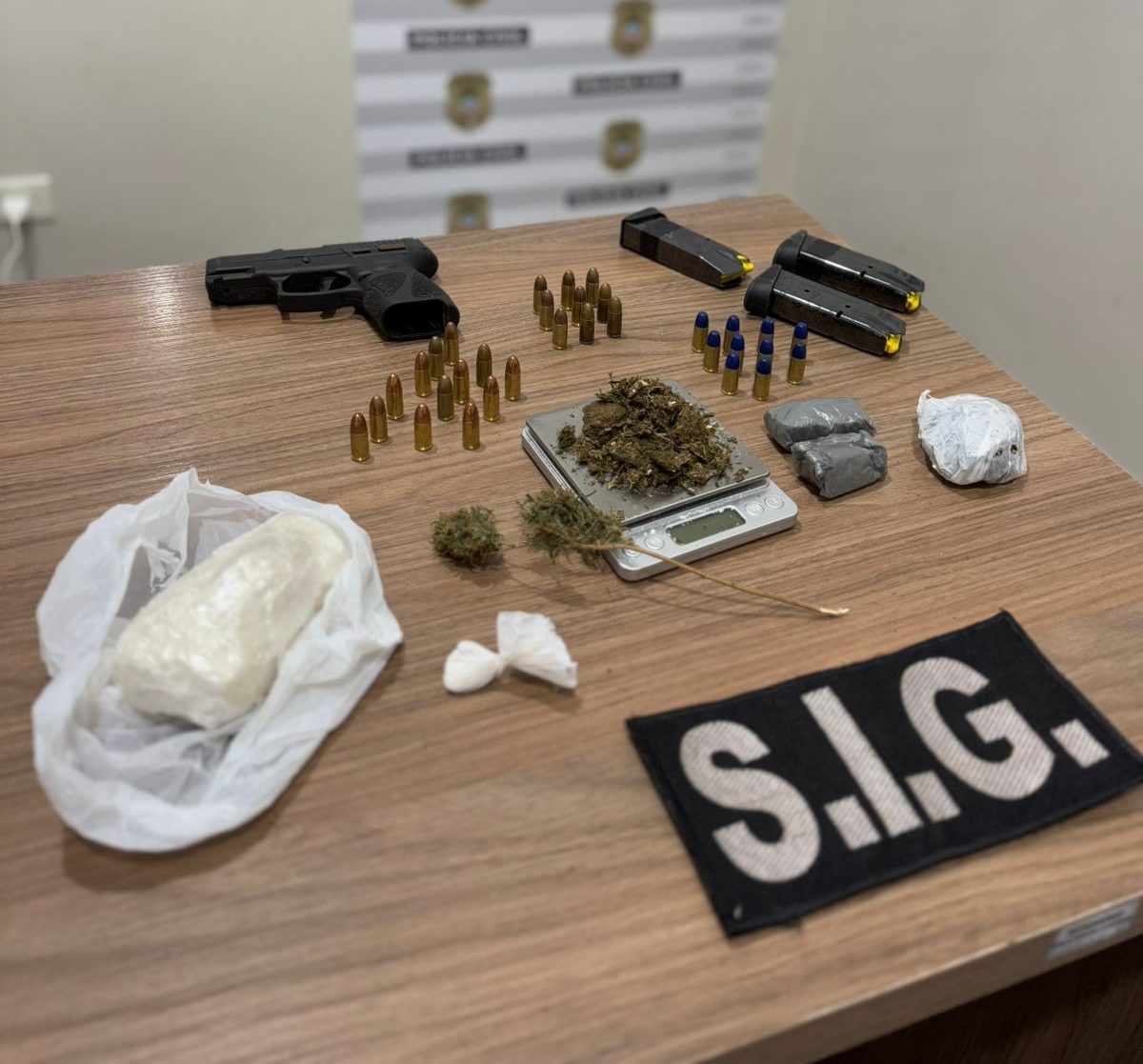 Polícia Civil de Chapadão do Sul desarticula ponto de tráfico de drogas e apreende arma de fogo