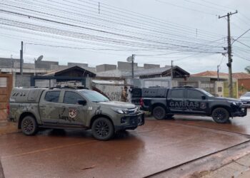 Polícias Civil e Militar fecham ponto de distribuição de droga no Aero Rancho e cumpre mandado de prisão