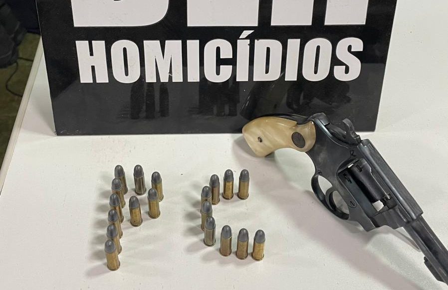 Polícia Civil prende suspeito de homicídio em flagrante por posse irregular de arma de fogo