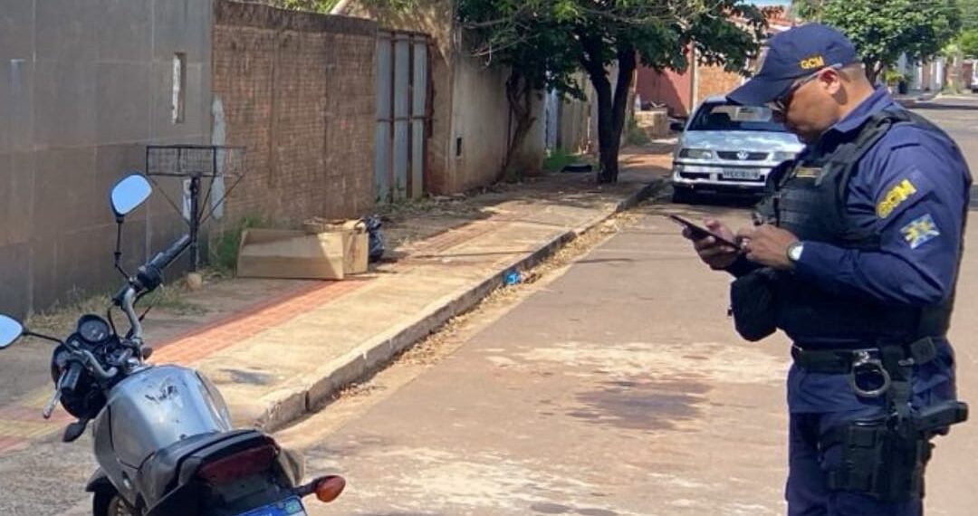 Força tarefa da Agetran e GCM prende moto com placa clonado e mais de 160 de multas 