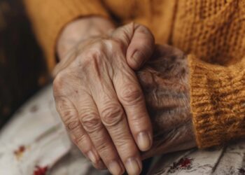 Idosa é deixada sozinha e em estado de abandono em Campo Grande