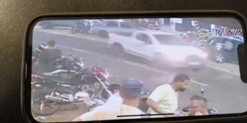 Mulher é atropelada por picape em Nova Andradina e motorista foge sem prestar socorro