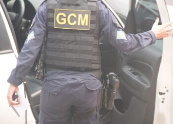 Casal em moto é atropelado por motorista embriagado que foge do local