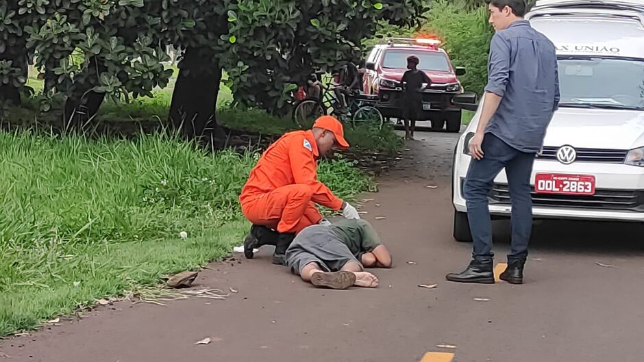 Padrasto morre após reconhecer corpo de enteado e sofrer parada cardíaca em Campo Grande