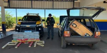 Traficante abandona carro cheio de maconha após perseguição em Nova Andradina