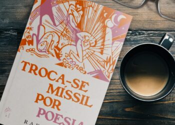 Mísseis ou poesias? Jornalista e poeta, Rafael Belo propõe troca em tempos de violência