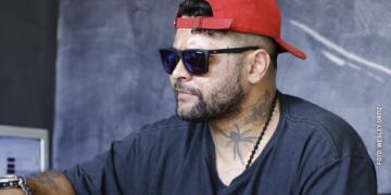 Tatuador que ficou cego após ser atacado pela ex é detido após agredir nova companheira 