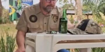 Vídeo: Pollon não tira o c*r4lh0 da boca e leva invertida na tribuna 