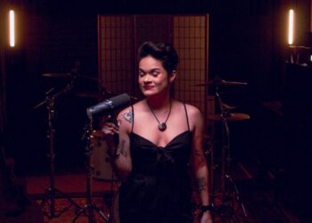 Jacqueline Costa lança single “É de Bom Tom” celebrando a leveza do amor