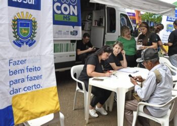 Procon-MS realiza atendimento e orientação a consumidores no  Pátio Central Shopping